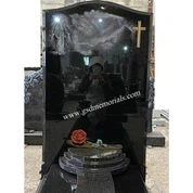 Raudonos rožės išgraviravimas ant antkapio